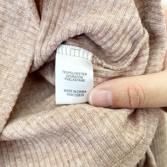 Lovers + Friends Off-Shoulder Ramona side tie sweater size Small - Picture 8 of 10